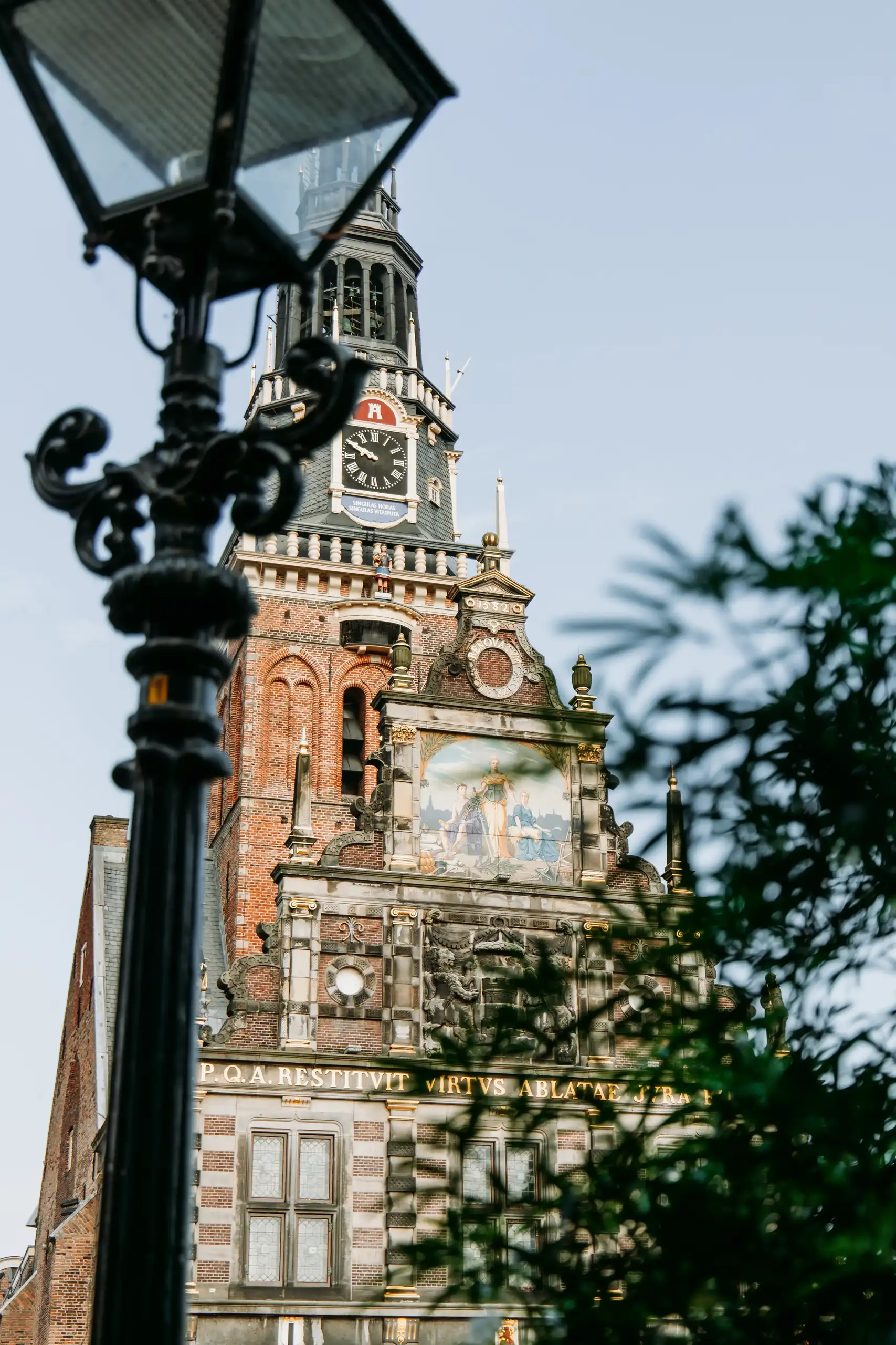 Waagtoren close-up